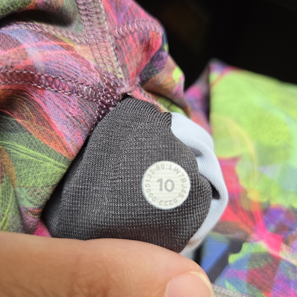 Lululemon Wunder Train High-Rise Short 6" Vivid Floral Tone Multi - Picture 6 of 6